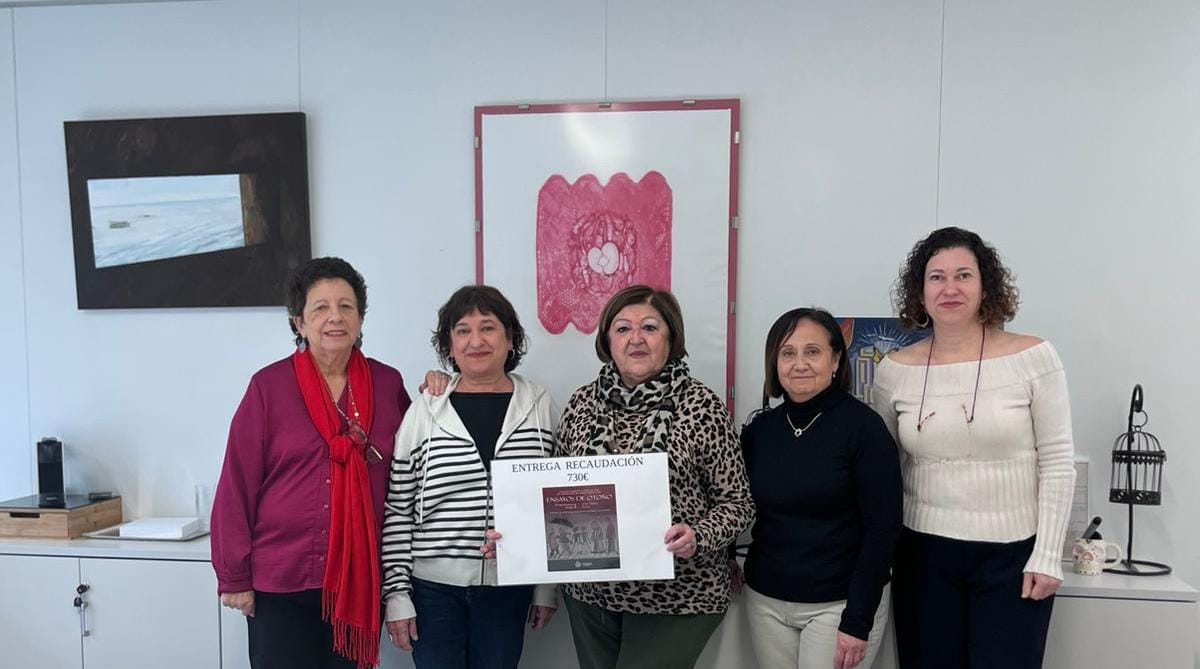 🎁 ¡Buenas noticias!

🎭 Una representación de Anem al Gran, encabezada por Felicidad Alarcón Miñano,  ha venido a realizar la entrega de la recaudación de la obra de teatro benéfica que tuvo lugar en noviembre " Ensayos de otoño".

🙏 MUCHAS GRACIAS POR EL APOYO