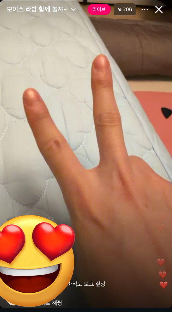 แจฮวานบอกว่า “เอ๊ะ มือผมบวมๆ นะ อ้วนขึ้นรึเปล่านะ”  5555555 อั้ยเด่กเอ้ยย