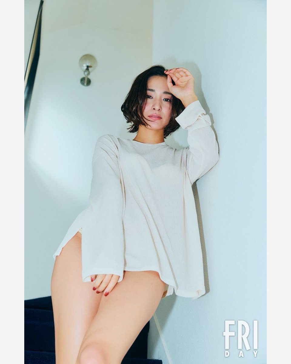 erinahirakawa's tweet photo. 【お知らせ📣】
1/29発売のFRIDAYにて
グラビアデビューいたします✨
本誌とあわせて、デジタル写真集も発売📕

初めての経験で、
私にとって新しい一歩になりました。

関係者の皆さま、
そして応援してくださる皆さまに感謝です。
等身大の私を、ぜひみてほしいです🥹🔥

#FRIDAY
#フライデー
#FRIDAYデジタル写真集
#デジタル写真集
#平川愛里菜
#グラビア