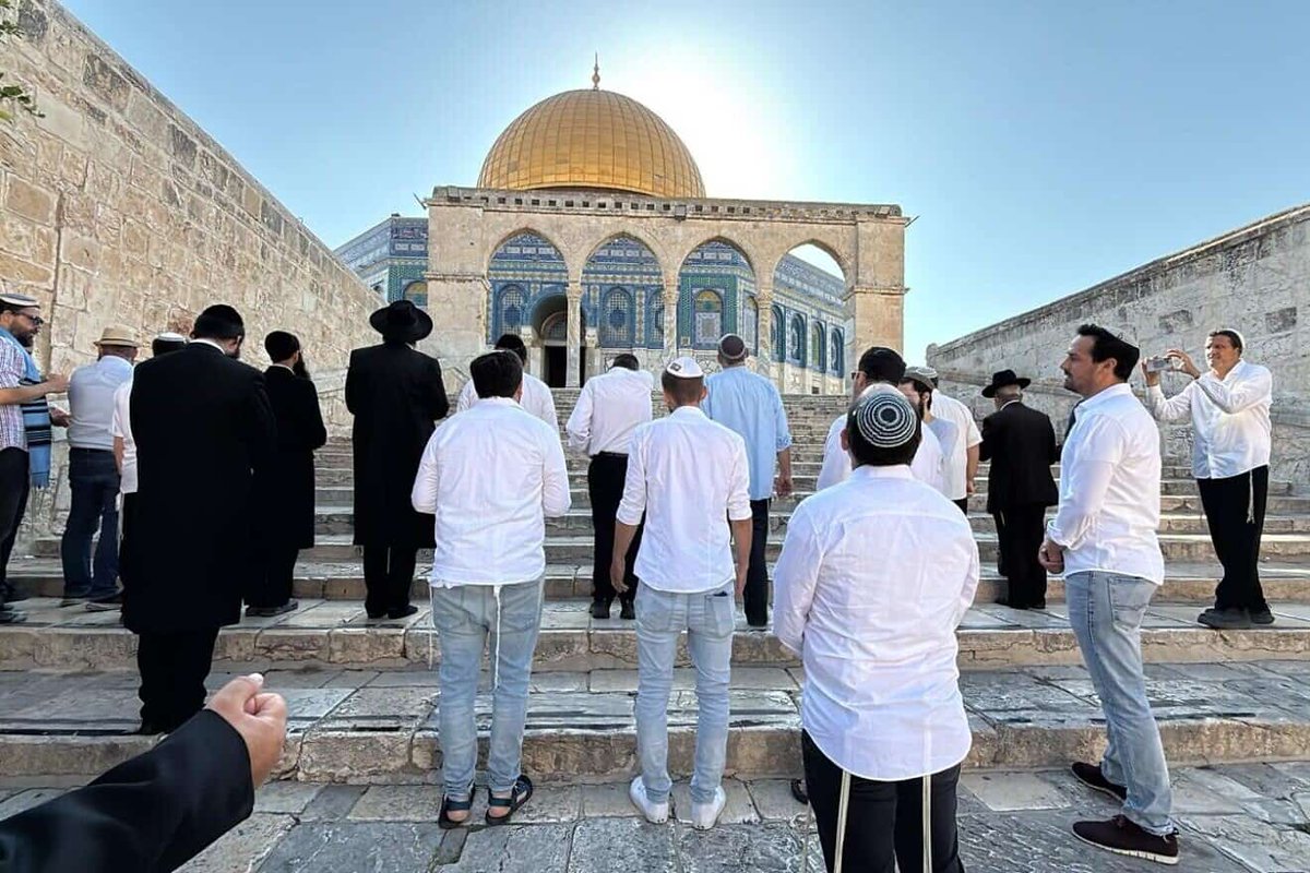 MOSSADil's tweet photo. MOVING AWAY FROM SELF IMPOSED DISCRIMINATION

For the first time, Israeli police are allowing Jewish worshipers to bring printed prayers onto the Temple Mount, ending a long-standing practice that barred even written liturgy.

Jewish prayer itself has already been tolerated in recent years. This move signals a further step away from enforced self-discrimination at Judaism’s holiest site.

Policy on the ground is changing.

Stay connected, follow @MOSSADil