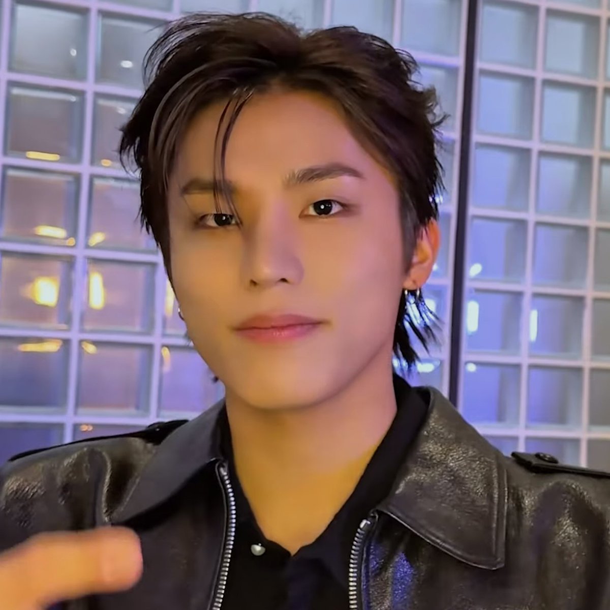 wolfylab's tweet image. BRUH THIS JEONGWOO MULLET HAIR HELLO?!?!