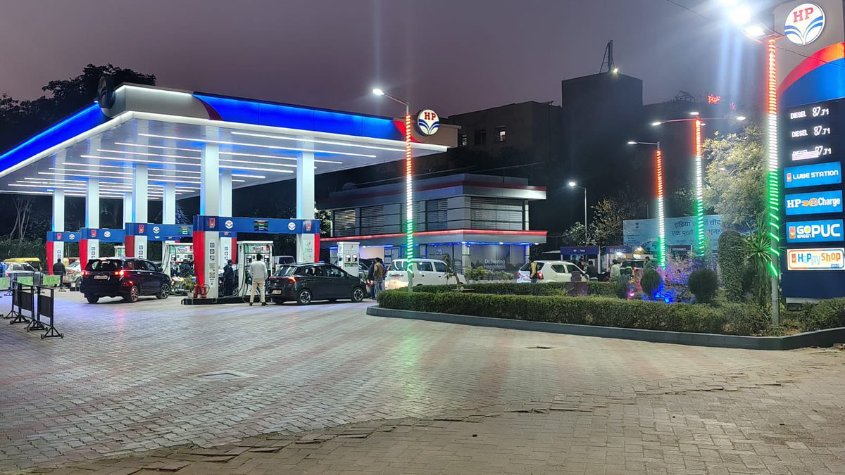 HemkunttHpcl's tweet photo. Evening lighting at Hemkunt creates a clear and secure environment for all
#Hemkunt #EveningAtTheStation #BrightAndSafe #TrustedService #FuelStop
@hpcl_retail @NZ_HPCL_Retail @Avinashhpcl @BanaySingh07 @hardik_HPCL @HPCL_Delhi https://t.co/oilt8rcuLB