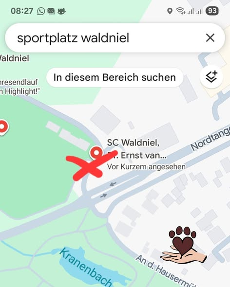 yolandaschultes's tweet photo. 41366; Waldniel
Katze in einer Tasche ausgesetzt 
Sie wurde einfach neben dem Glascontainer am Sportplatz in Waldniel abgestellt, hilflos, allein und ihrem Schicksal überlassen.
Kopie Notfelle Niederrhein e.V.
Zeugen gesucht! 
Im Tierschutz vergeht nicht eine Woche ohne ungeklärte Fundumstände. Heute Morgen wurde uns diese Katze in einer Sporttasche gebracht. Danke an die Finderin, die nicht weggesehen hat.
Sie wurde einfach neben dem Glascontainer am Sportplatz in Waldniel abgestellt, hilflos, allein und ihrem Schicksal überlassen.
Wir sind fassungslos. Eine Katze so auszusetzen ist kein Kavaliersdelikt, sondern grausam und verantwortungslos.
Jetzt brauchen wir eure Hilfe:
Hat jemand heute Morgen oder letzte Nacht etwas am Sportplatz / Glascontainer beobachtet?
- Kennt jemand diese tricolor Katze?
- Vermisst jemand genau dieses Tier? Manchmal werden auch Katzen von wütenden Nachbarn ausgesetzt, sowas haben wir alles schon erlebt.
- Erkennt jemand die Sporttasche auf dem Bild im Zusammenhang mit dieser Katze bzw. Kitten aus dem letzten Jahr?
Fundort: Sportplatz Waldniel – Glascontainer
Fund-Zeitpunkt: heute Morgen
Bitte meldet euch bei uns, auch kleinste Hinweise können helfen.
Gerne auch anonym per Nachricht.
Bitte teilt diesen Beitrag, damit wir möglichst viele Menschen erreichen.
Diese Katze verdient Aufklärung und vor allem Sicherheit.
Gemeinnützige Organisation
End 12, Schwalmtal, Germany
+49 176 84950048
info@notfelle-niederrhein.de