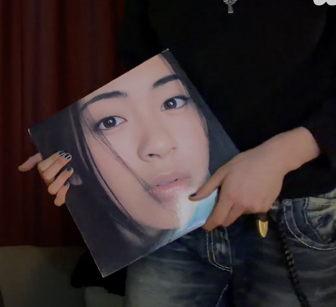 08rockstars's tweet image. IMMMM SHAKINGGGGGGGG MARTIN LOVES UTADA HIKARU OMG MYYYY TWO WORLDDDD