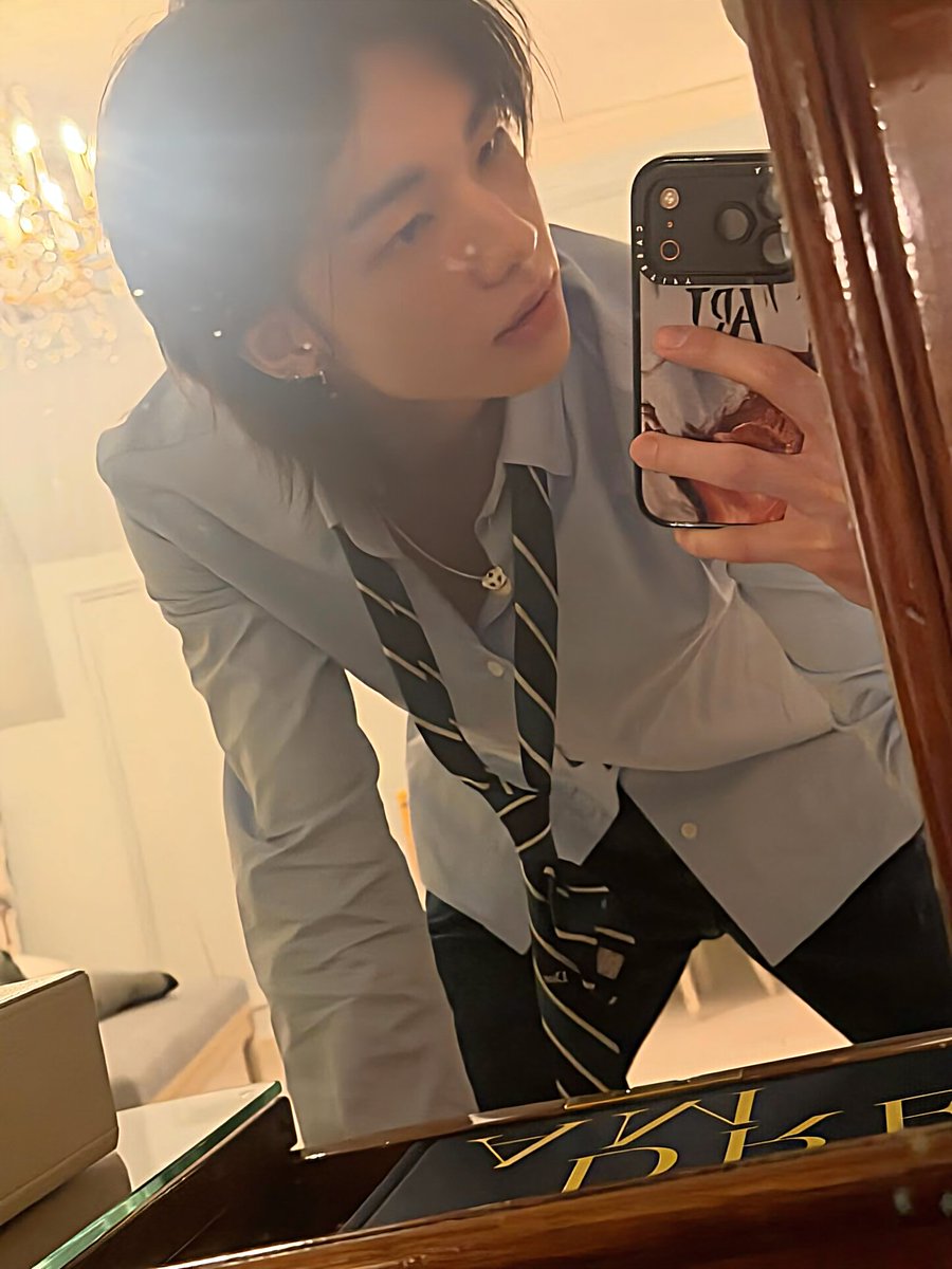 It is less than 2 hours till the start of the Dior show. We will be trending the tags from 9.30PM KST and the show starts at 10.30PM KST

Reminder of the tags we will be using:
HYUNJIN AT DIOR PFW
#️⃣DiorWinter26_HYUNJIN 
#️⃣HYUNJINxDior