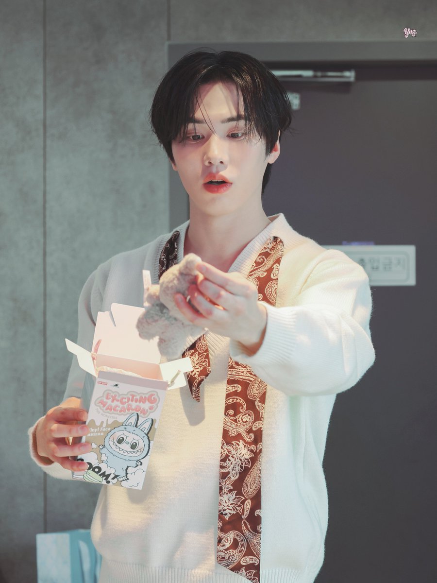 251227 팬싸 
#라키 #ROCKY

라있남(라부부있는남자라는뜻)