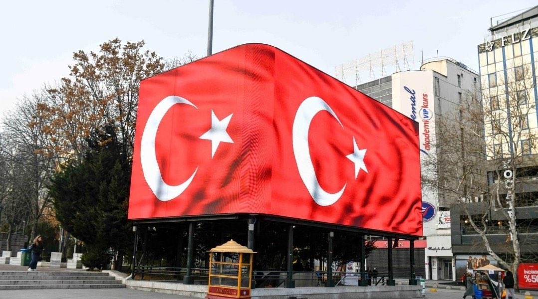 Ankara'daki dev ekranlara şanlı Türk bayrağımız yansıtıldı  🇹🇷 🇹🇷