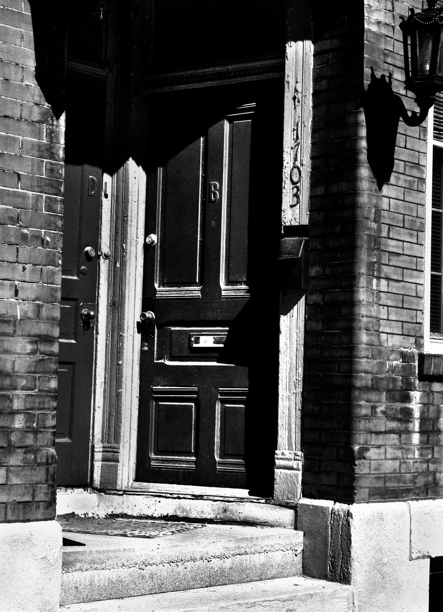 A BRIEF VISIT
St. Louis, MO (2017)
copyright © Peter Welch

#nftcollector #NFTart #peterwelchphoto #thejourneypwp #blackandwhitephotography #ReflectiveArt #VisualPoetry #Meditation #STLouis  #Missouri #MO #alone #empty #door #entrance #worn #history #antique #doorstep #urban #USA