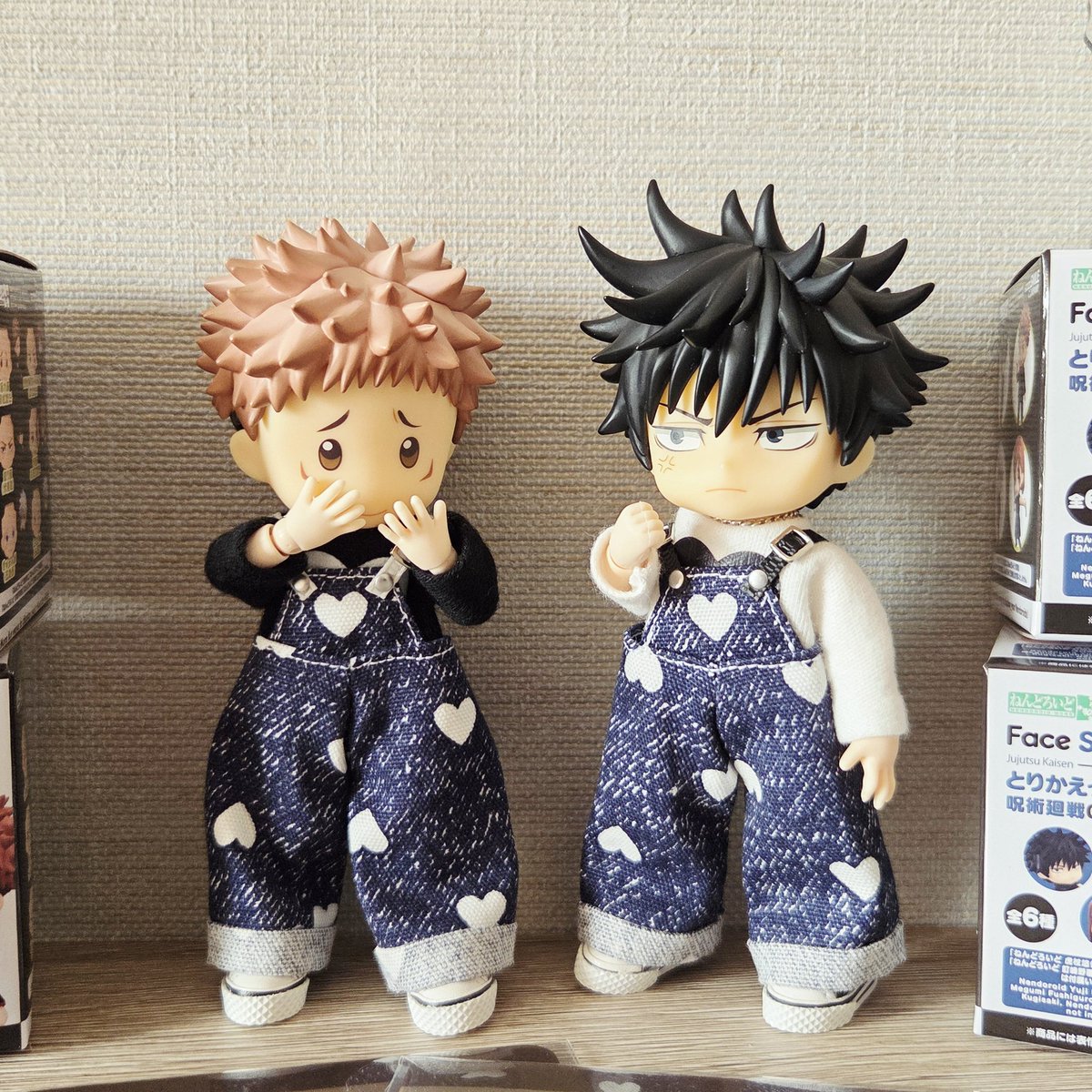 ちぢみちゃんからいっぱい🎁いただいちゃいました～❣️
暖かそうなマフラーにちみちゃんたちもご満悦🩵💛いつも🐯🐺グッズもありがとね～🥳🌟お菓子も紅茶も美味しくて😋❤️とりかえっこふぇいすもかわいーっ🥺🫶本当に本当にたくさんありがとう🥰🥰
<a href="/572forever/">ちぢみ🤞</a>