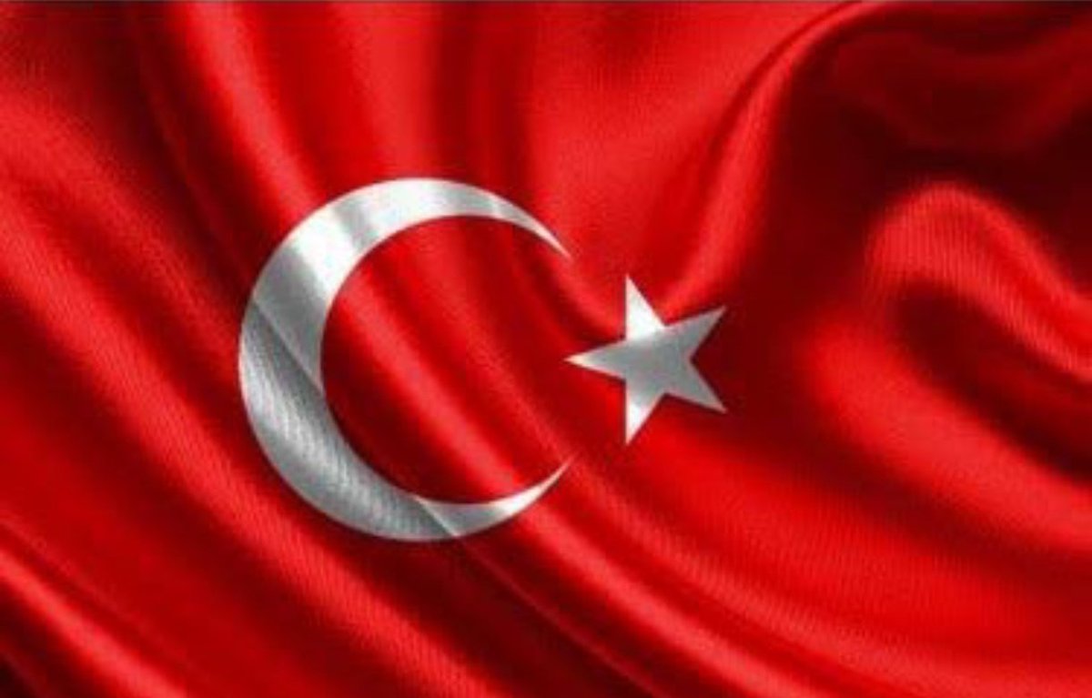 Türk bayrağı bir bez parçası değildir.  Bu milletin bedel ödeyerek taşıdığı bir onurdur.
Ona uzanan el, bu millete uzanmıştır.
Saygı duymayan bilsin ki bu bayrak sahipsiz değildir. 🇹🇷 #BayrakNamustur