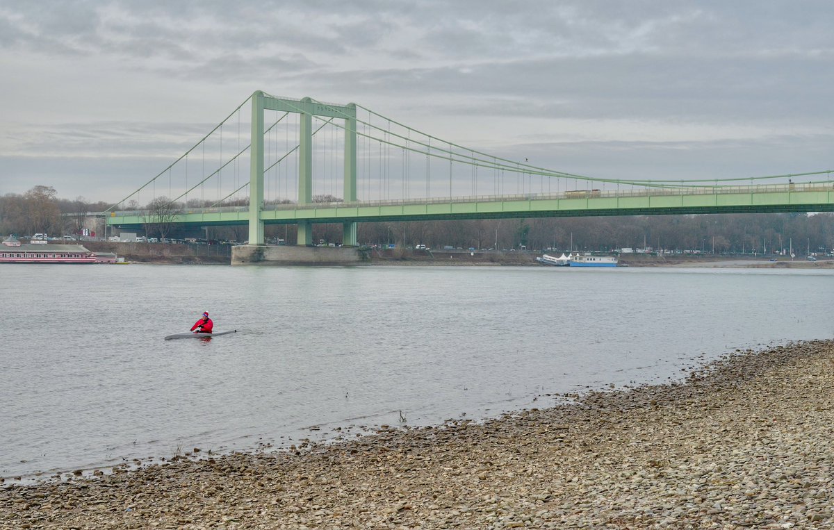 Baerjew's tweet image. -2-.. eins hätte..“
„Klar. Warte. Ich lade das Foto direkt aufs Handy und schicke es an deine Mailadresse.. sag mal an…“
„Boh. Geil. Warte…“

Lade Foto runter. Schicke es dem Kajakfahrer. 
Der kriegt sich vor Freude kaum ein. 

Die Momente, wo ich meine Stadt besonders mag. 🙂