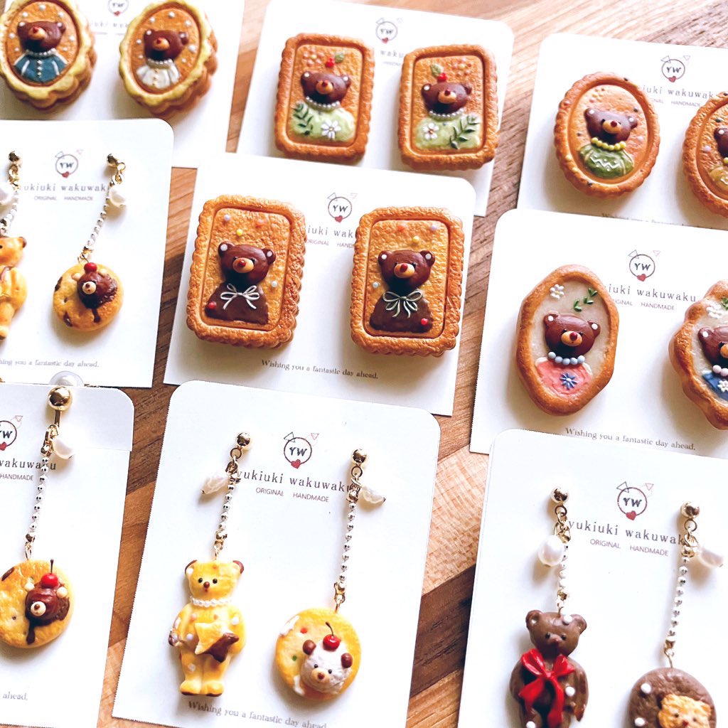 追加納品の、
ク(マ)ッキーの準備が整いました𖧷

本日より

〒1520035
東京都 目黒区
自由が丘1-25-9
自由が丘テラス1F
Eye Candyさんにて販売中です♪

寒いですが、心はポッと温かくできたら
嬉しいです♡
　
#ハンドメイドアクセサリー　#くまアクセサリー　#可愛い　#ピアス　#東京観光