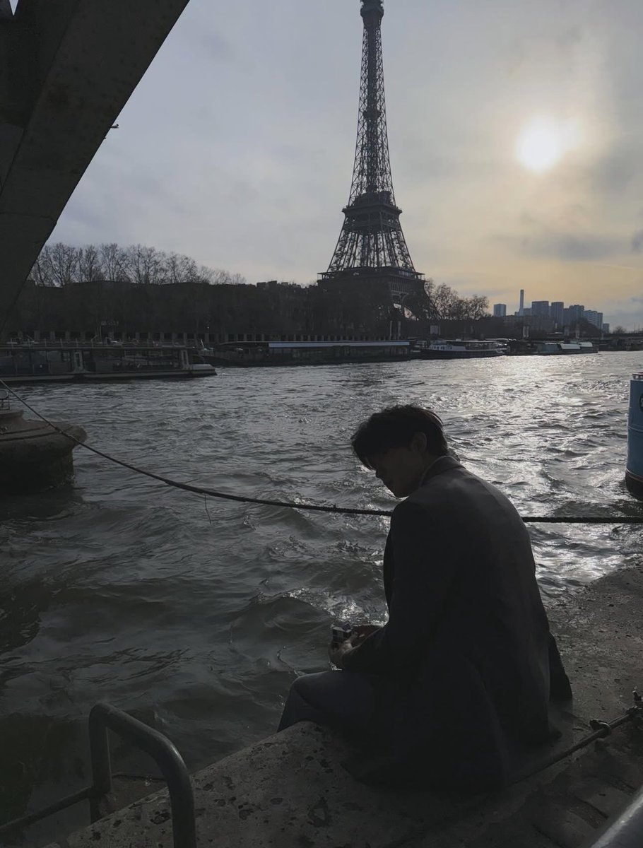 miaoyirann's tweet image. #zhouyiran ig update ! 

man he’s really giving us so much bf pics 🥹 luvyew ranran