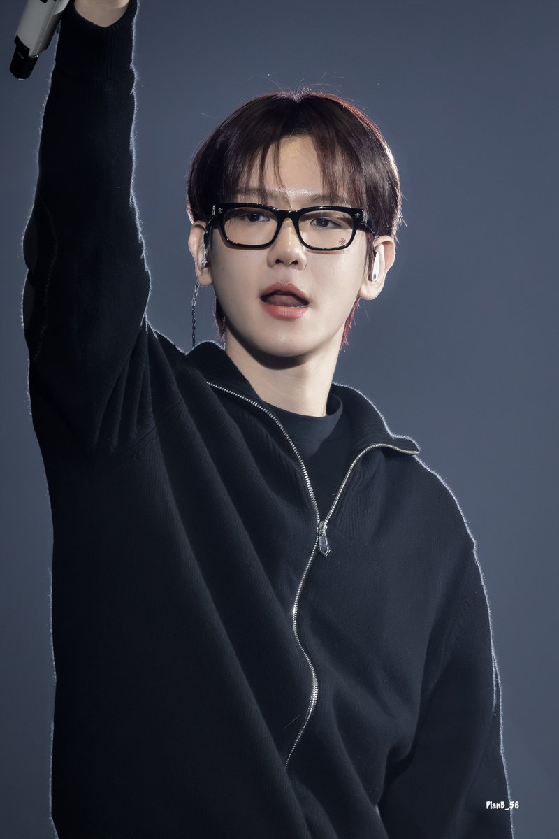 PlanB_56's tweet image. Reverie dot #백현 

안경백현 너무 좋아서 마음이 힘듬

#ベッキョン #BAEKHYUN @B_hundred_Hyun