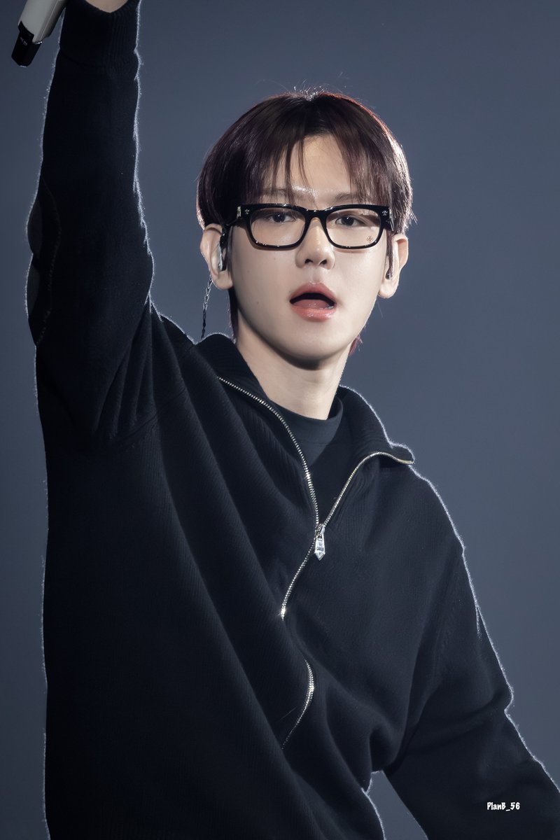 PlanB_56's tweet image. Reverie dot #백현 

안경백현 너무 좋아서 마음이 힘듬

#ベッキョン #BAEKHYUN @B_hundred_Hyun