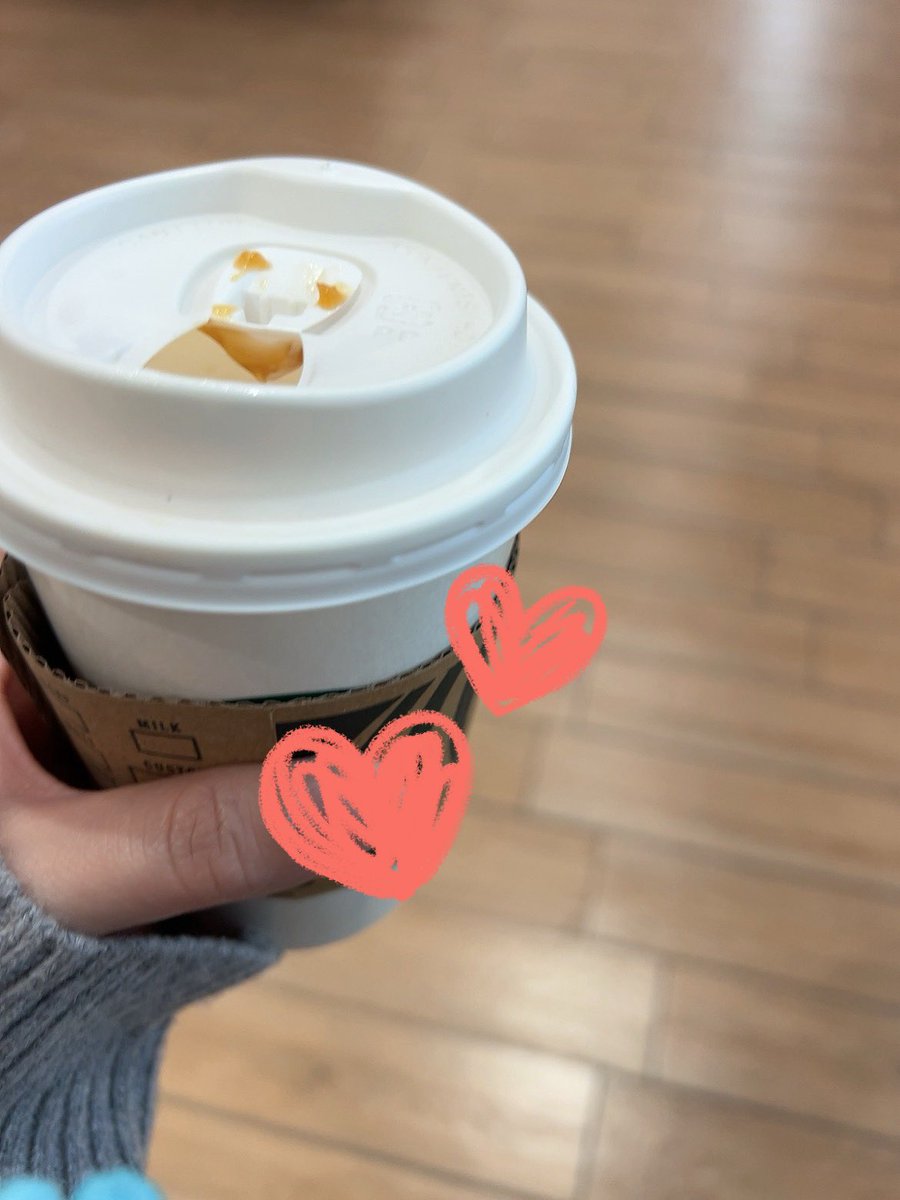 無事スタバ☕️✨ありがとう😊
冬はやっぱりホワイトホットチョコレートonキャラメルソース https://t.co/95YwX8d8P5