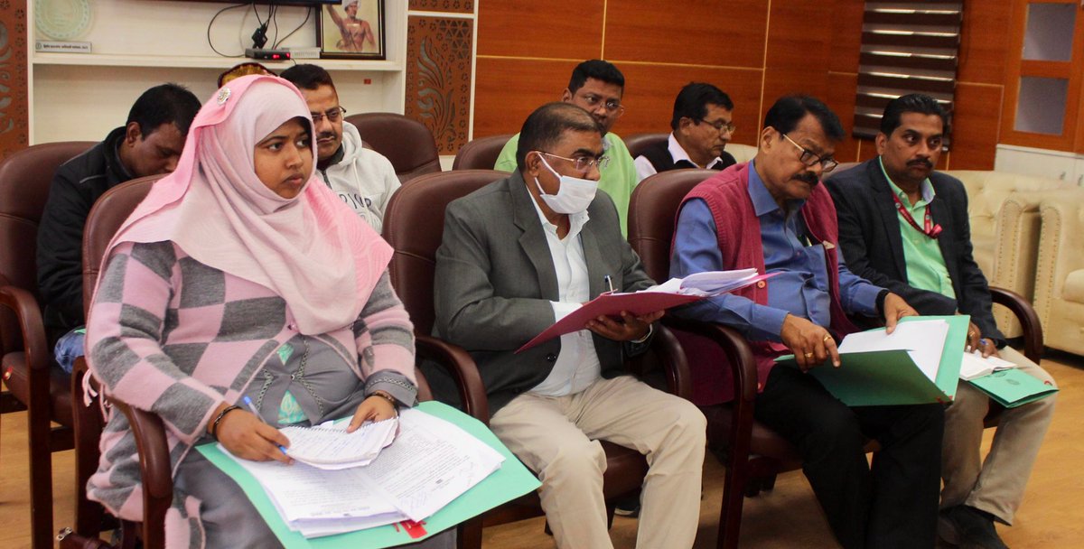 Iprd_Bokaro's tweet image. उप विकास आयुक्त श्रीमती शताब्दी मजूमदार की अध्यक्षता में पशु जन्म नियंत्रण (एबीसी) कार्यक्रम की समीक्षा बैठक।

सार्वजनिक श्वानों हेतु फिडिंग जोन/सेल्टर चिन्हित करने, नसबंदी-टीकाकरण के नियमित शिविर व पालतू पशु पंजीकरण पर जोर।
#ABCProgram #AnimalWelfare #Bokaro
@JharkhandCMO