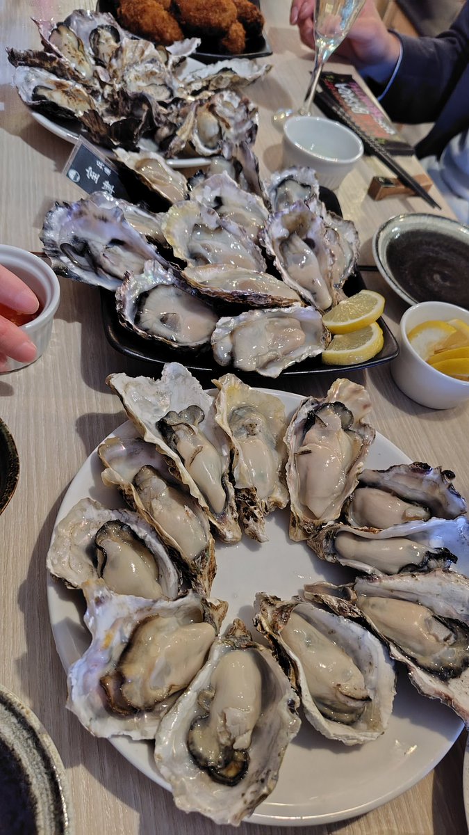 まずスパークリングワインが飲放題で入ってるのありがたかったし、毎回