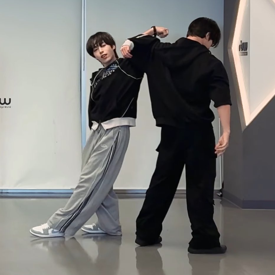 숀댕이 터덜터덜 끌려가는 중 ㅋㅋㅋㅋㅋ