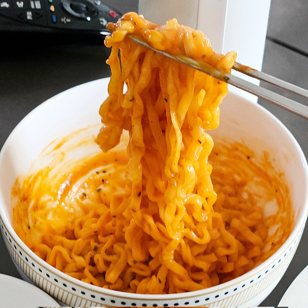 친구 집 놀러갔는데
가자마자
들기름 절편 구이랑 크림 진짬뽕 낋여주면 어떨 것 같아?
🥹🥹😭😭 일단 나는 감동 ㅈㄴ받았음