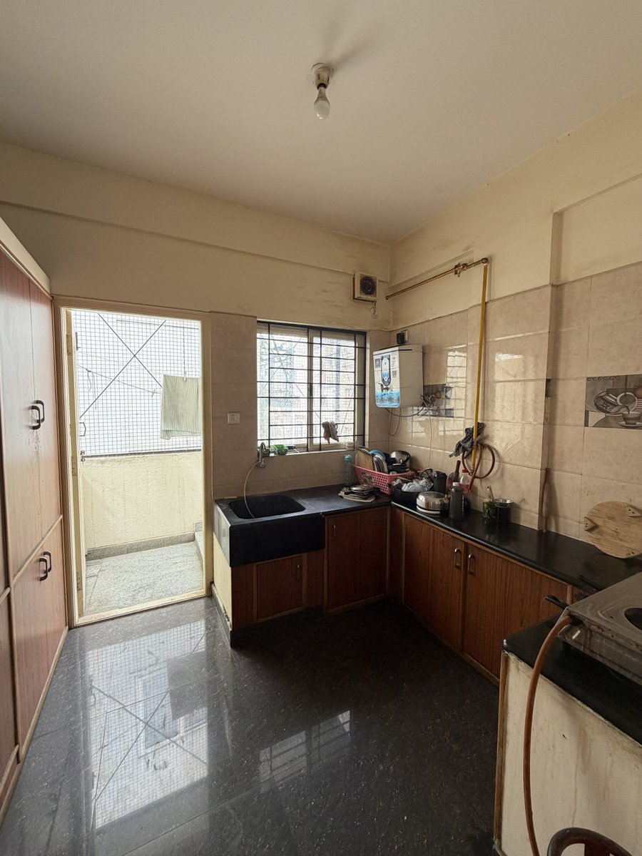 undefinedzack's tweet photo. Looking for a chill and fun flatmate in a 2BHK flat in HSR Layout, Bangalore!

Move-in: Feb 1

The place is a spacious 2BHK with well ventilated rooms and plenty of sunlight. 

Rent: 16 - 17k 
Deposit: 50k

@BangaloreRoomi @GruhamBot @fmrbangalore @MIBangalore https://t.co/Au3WgxE1XY