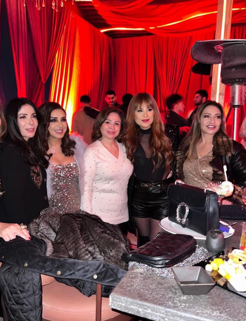 كارول برفقة انغام ومنى زكي ليلة امس بالقاهره ❤️!