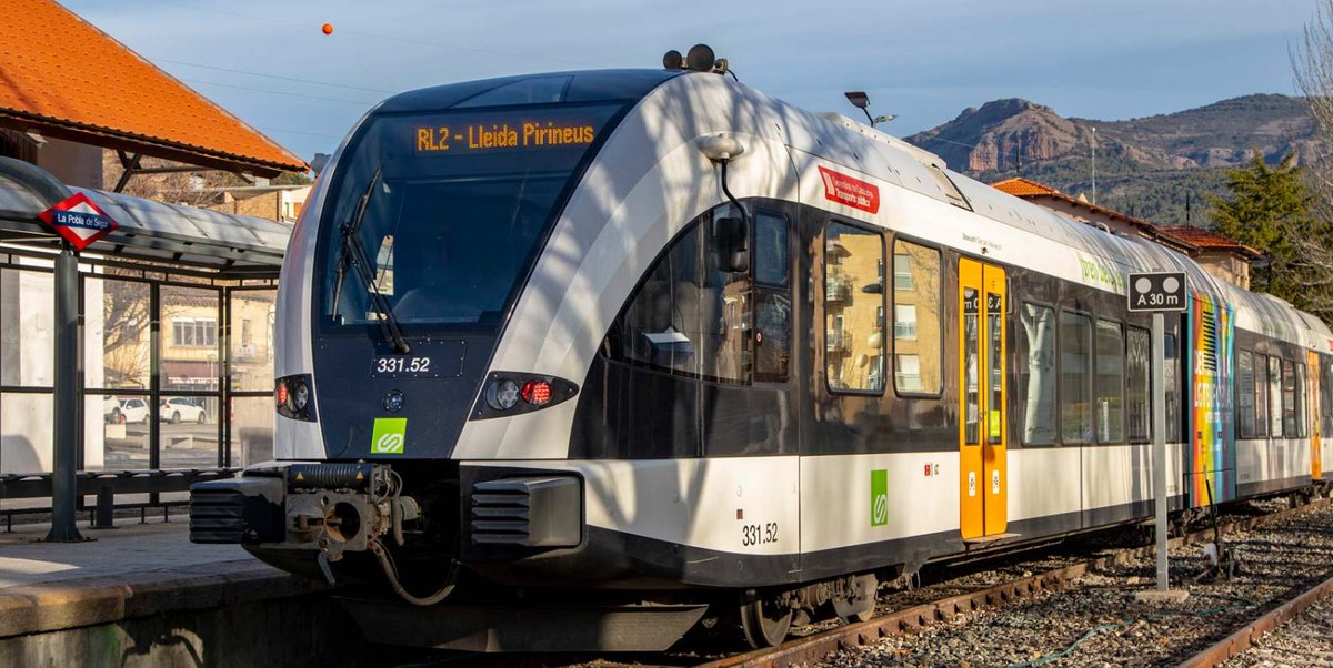 Terra_Futur's tweet image. Haurien d'explicar per què Rodalies Renfe quan plouen quatre gotes no pot anar ni a Cerdanyola, quan trens de muntanya com el de la Pobla de FGC no tenen cap problema. 🤨