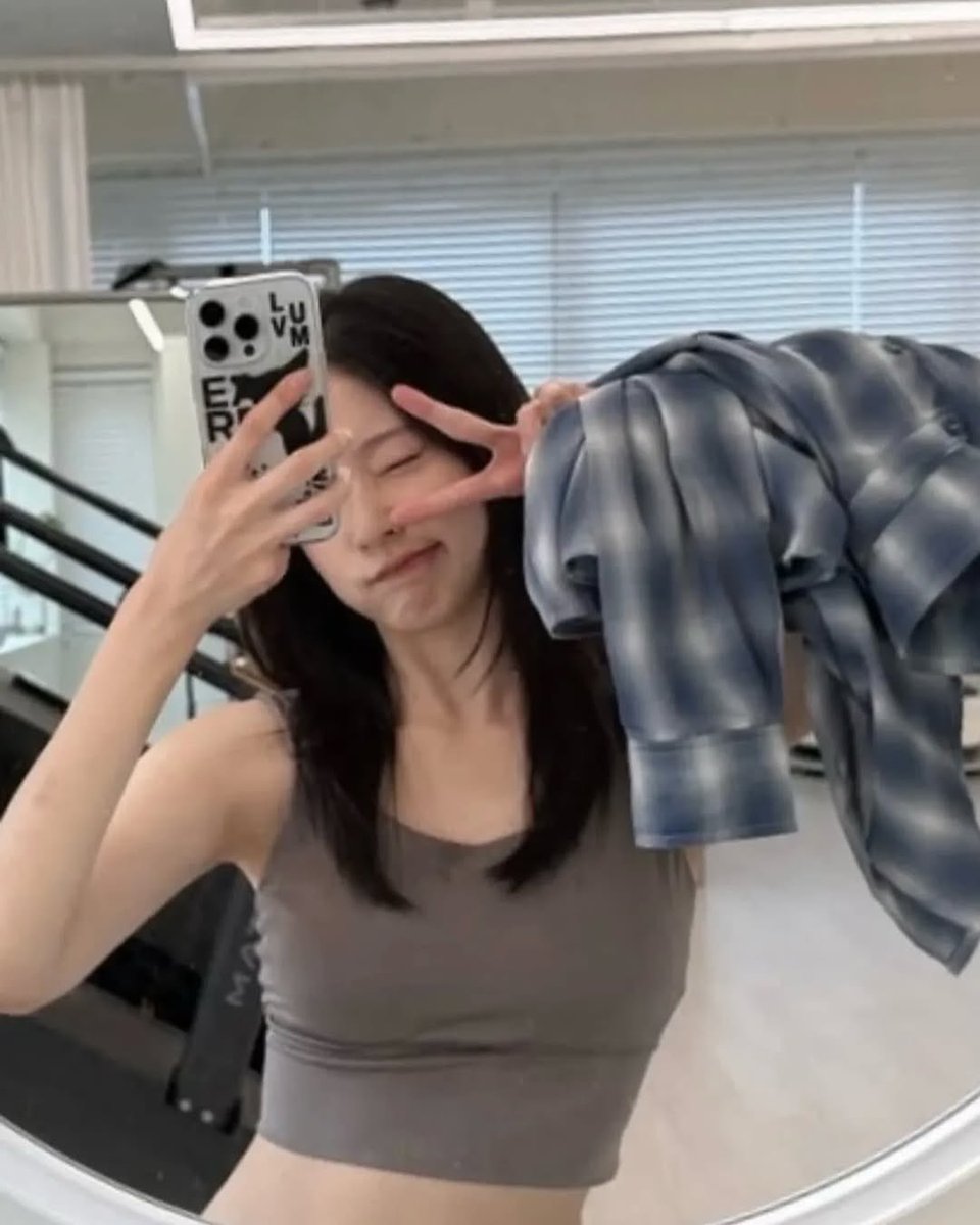 KMJUpdates's tweet image. 260121 | Pilafit n Me Instagram Update with Kim Minju

🔗instagram.com/p/DTnGYUOkl-5/…

#김민주 #민주 #ミンジュ #KimMinJu @minju_official_