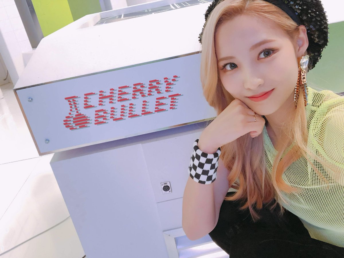 remi_ly0426's tweet image. 🍒Cherry Bullet Day🍒

7년 전 오늘 데뷔했습니다🌟
제가 활동했었던 소중한 그룹의 데뷔일이자, 저의 데뷔일이기도 해요.

앞으로도 계속 나아가겠습니다!
앞으로도 지켜봐주세요😌💭
룰렛 고마워요! 사랑해~&amp;gt;&amp;lt;❤️

#체리블렛