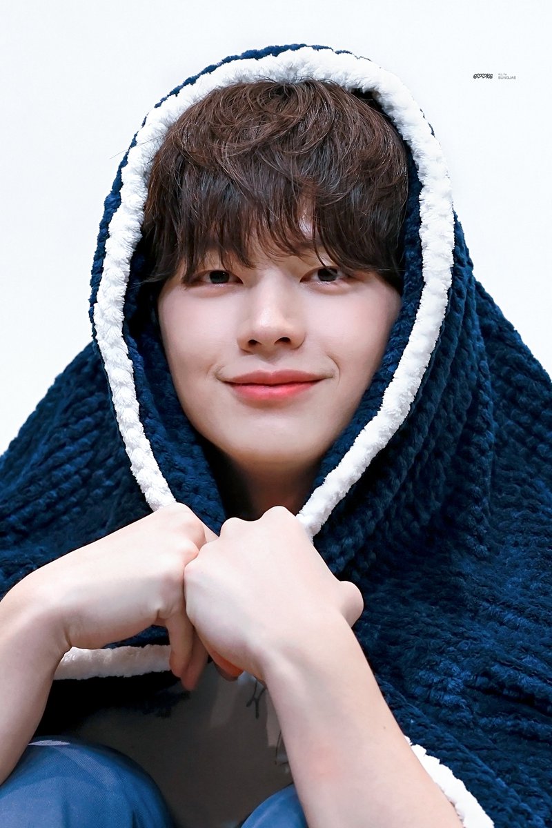 6OOK6's tweet image. 260117 프롬 포토이벤트 #육성재💗 

포토타임 하자구 했더니🤭🫳🫳

#성재 #ユクソンジェ
#YOOKSUNGJAE @BTOB_6SJ