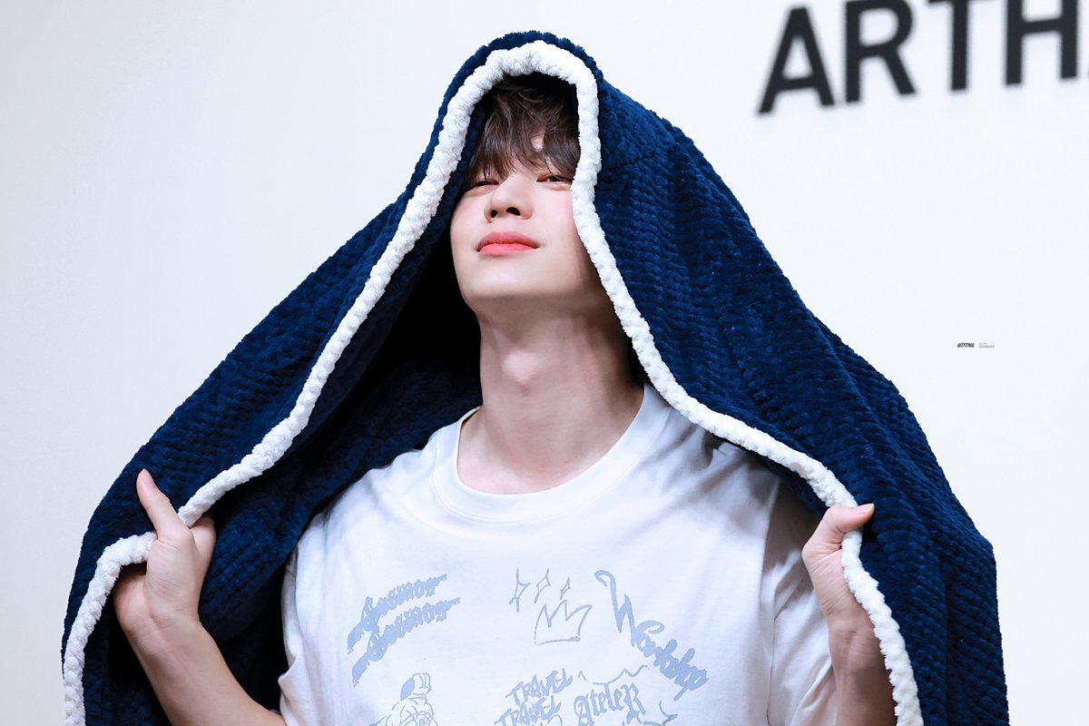 6OOK6's tweet image. 260117 프롬 포토이벤트 #육성재💗 

포토타임 하자구 했더니🤭🫳🫳

#성재 #ユクソンジェ
#YOOKSUNGJAE @BTOB_6SJ