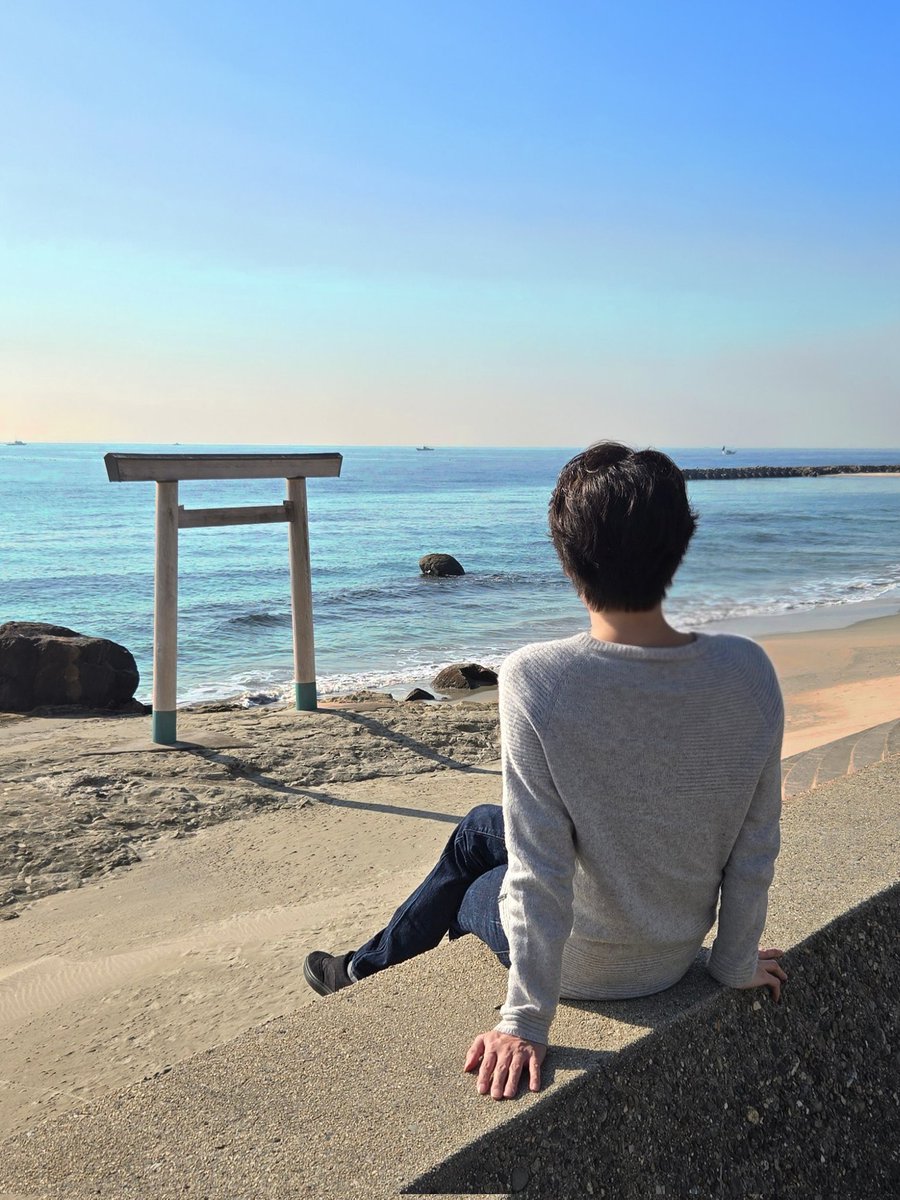 tsubasa_gently's tweet photo. つぶてヶ浦の鳥居🪨⛩️
伊勢の神様が投げた石が｢つぶてヶ浦｣に落ちたという民話が残るパワースポット。実際には約1,500万年前、大津波🌋🌊によって運ばれた岩が由来。ペットも楽しめます🐶
#つぶてヶ浦 #礫ヶ浦の鳥居 #鳥居
#神社 #神社めぐり #パワースポット
#愛知県 #南知多 #犬旅 #犬同伴 https://t.co/0EChGVA1Mk