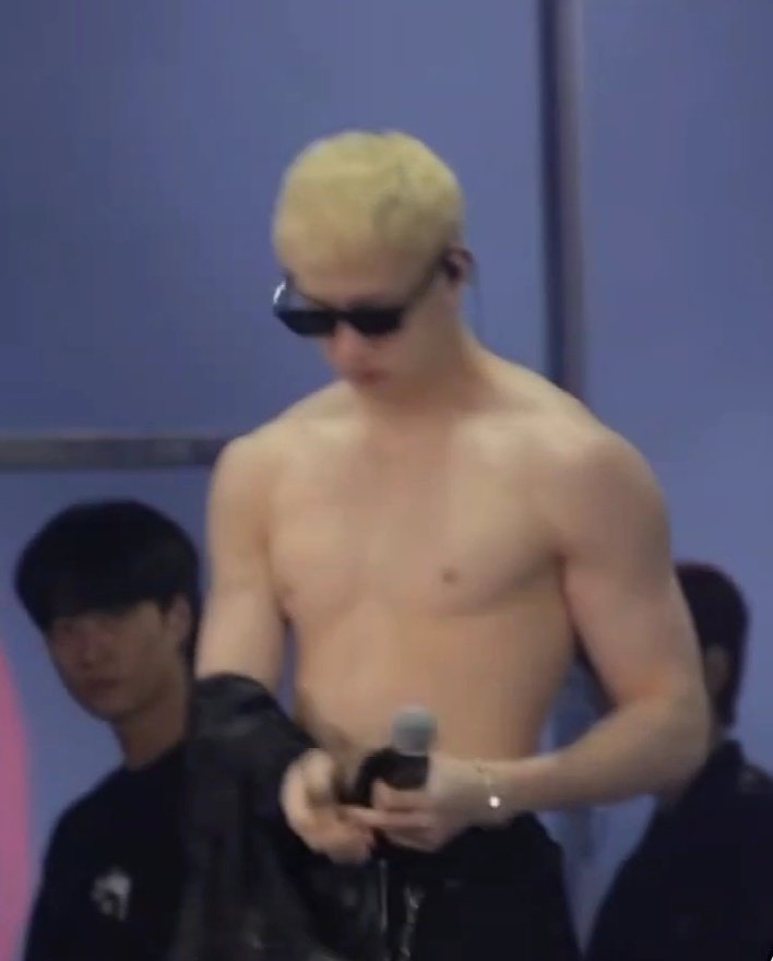 namchanhyung's tweet image. wth this is not okay not at all this is worse than the official perf i can't do this how is he fcking real bro wtf