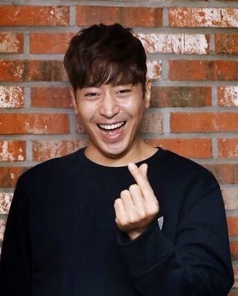 에릭: 사온 게임기 같은 것을 열 때 일부러 포장을 찌릿찌릿 꺼내고, "이거, 예전부터 갖고 싶었던 거야!"라고 높이 외치는 놀이를 "크리스마스 아침"이라고 이름 붙여 혼자서 항상 하고 있다