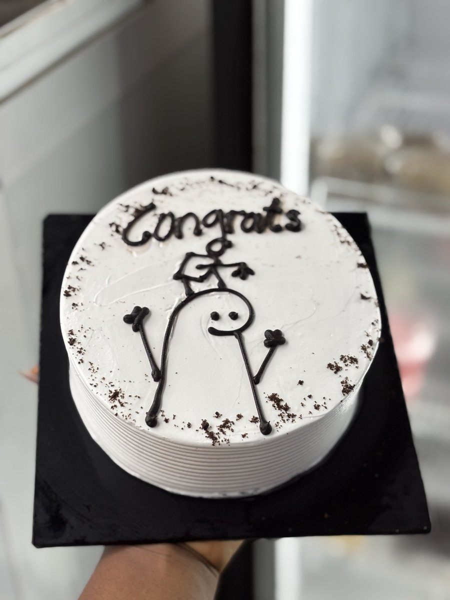 creamixbakeshop's tweet image. This weeeek it’s raining Celebration for the graduands of Unilag.
Trust us to deliver our polling unit .

These are  “6” by size.
Price - 15k.