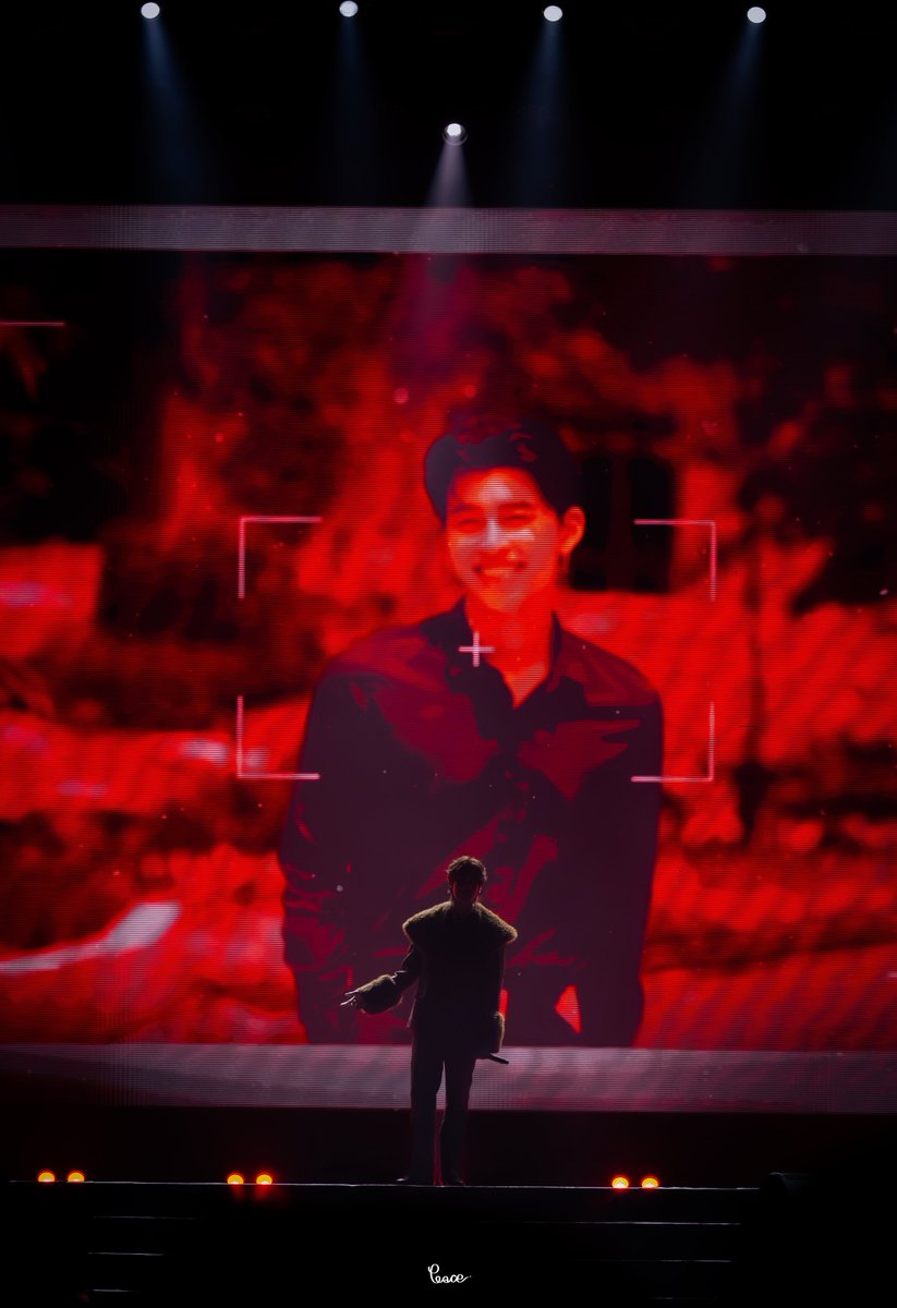 ชอบรูปนี้จังคับ ตอนเหนภาพคุณธีร์ข้างหลัง และมือพีชที่วาดออกไป กับเพลง Love's eye view คือใช่จริง แต่มุมที่เราถ่ายไม่สวย อันนี้คือใช่เลย 🤍