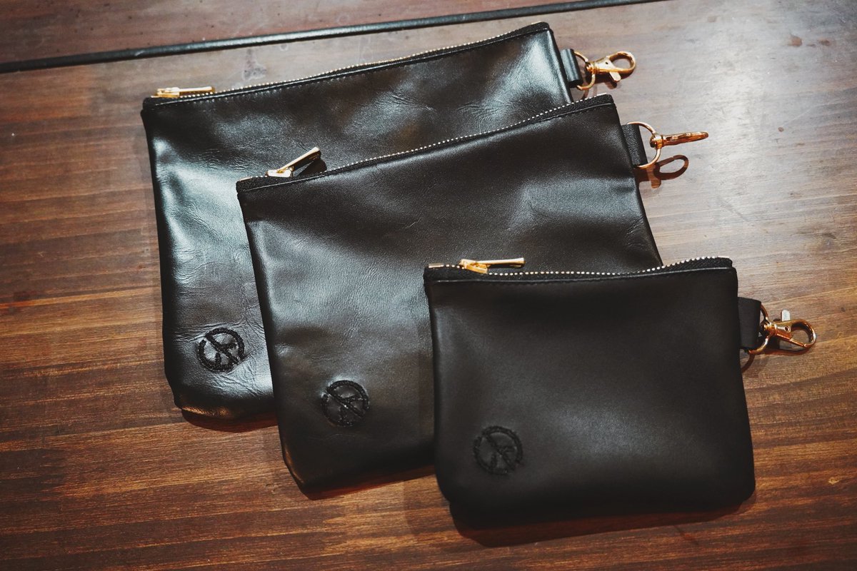 EF - Leather Pouch

材質 : ゴートレザー（山羊革） 100%
ファスナー : YKK EXCELLA

滅茶苦茶格好良いの出来ました
今週末のEF企画”モルヒネ”から販売します

在庫20
再生産無し
会場限定販売