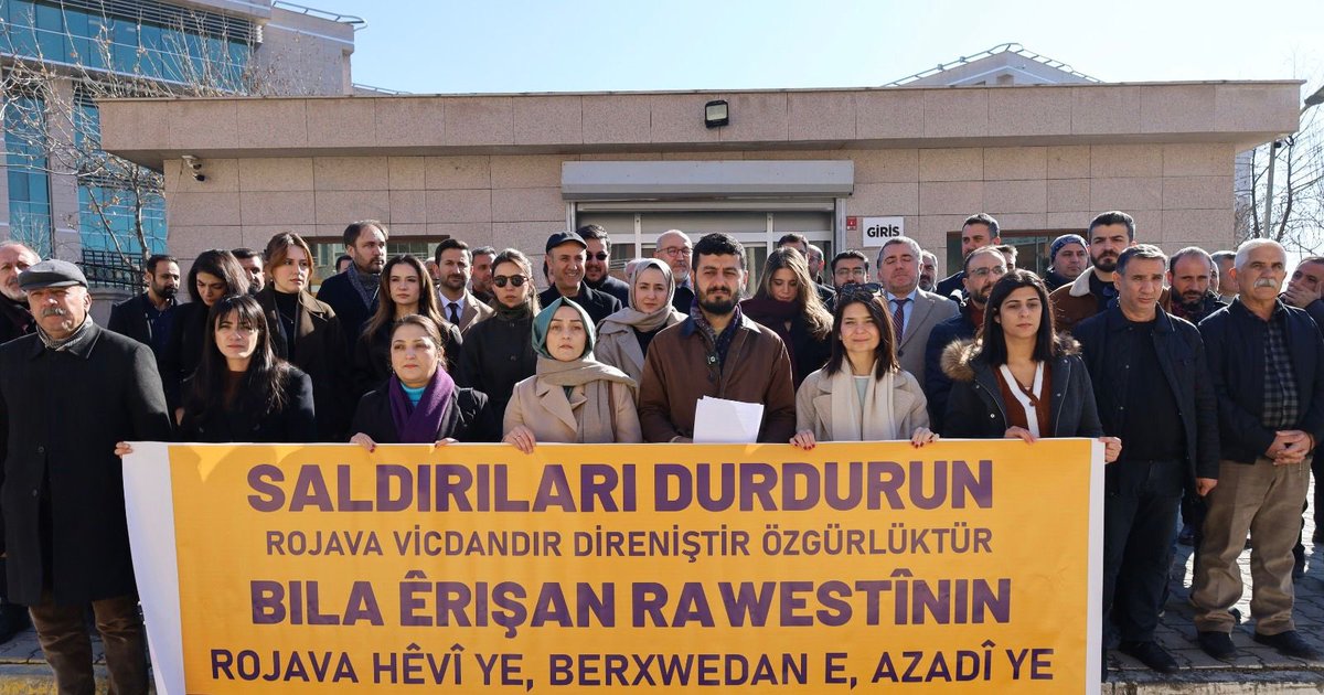 İnsan Hakları Derneği Batman Şubesi ile birlikte Rojava’ya yönelik saldırılara ilişkin basın açıklaması gerçekleştirdik.
Basın metninin tamamına aşağıdaki linkten ulaşabilirsiniz.⤵️

docs.google.com/document/d/1Ed…