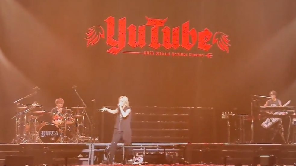 sukinayuta's tweet image. yuta announcing 2 surprises at once:
1. his own accessories brand - Unbave
2. his youtube channel - YUTube 🦋

he teased about it 😋