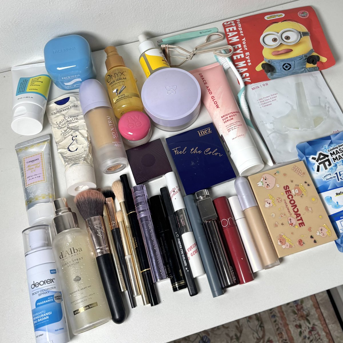 queerisy's tweet image. traveling ribet bawa banyak pouch? GAUSAH LAGIIIII 🙂‍↕️ war is OVERRR sekarang traveling garibet bawa banyak pouch soalnya sebanyak ini MUATTT