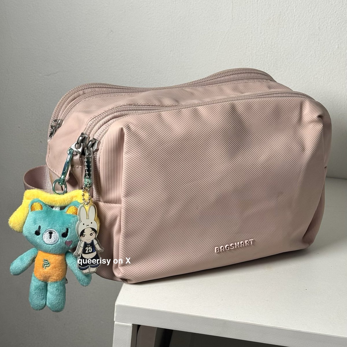 queerisy's tweet image. traveling ribet bawa banyak pouch? GAUSAH LAGIIIII 🙂‍↕️ war is OVERRR sekarang traveling garibet bawa banyak pouch soalnya sebanyak ini MUATTT