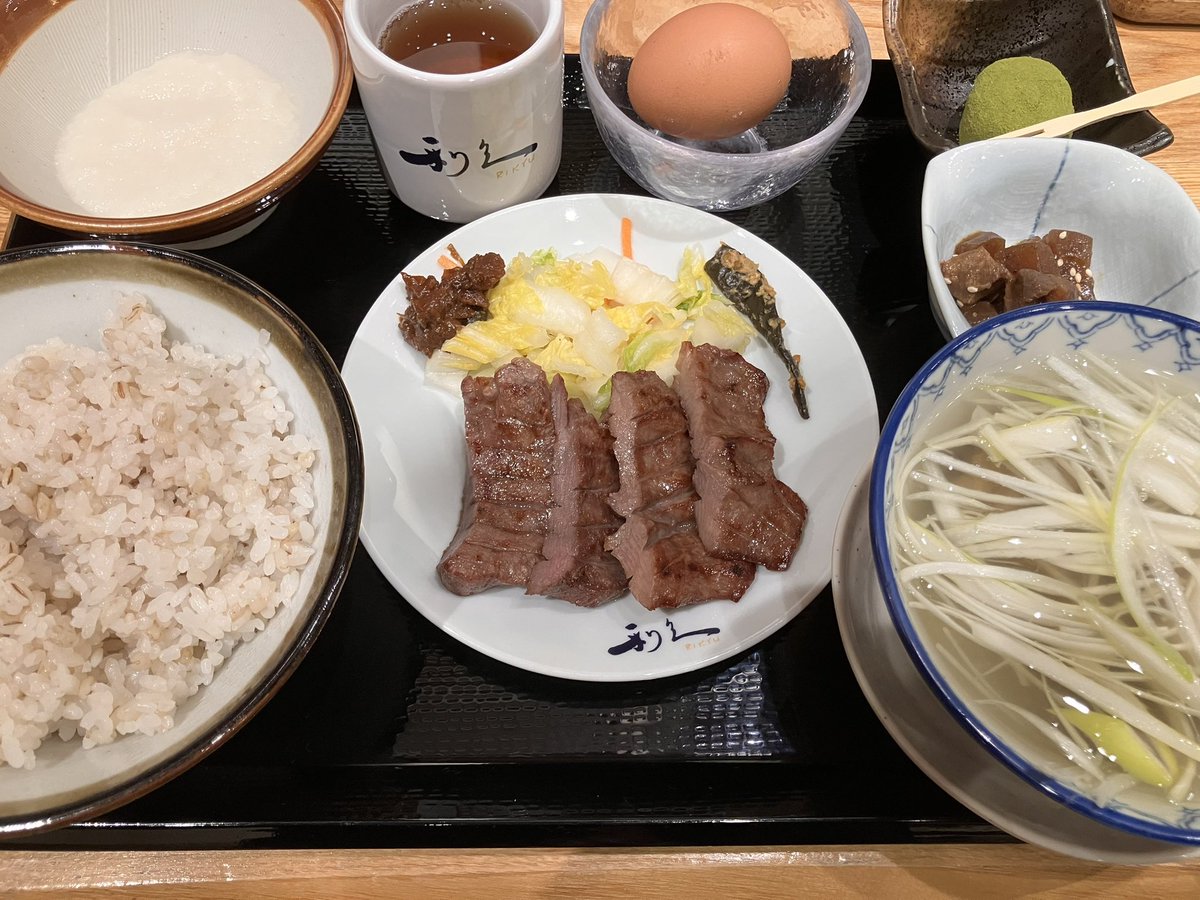 gomezaemon's tweet photo. 1/20(火)

給料日だし。
奮発して牛タン食べに

【夕食】　#利休 https://t.co/UBG8999kIu