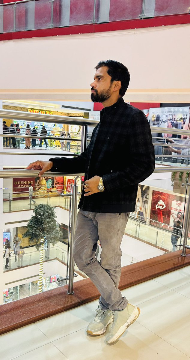 विपत्ति से बढ़कर तजुर्बा सिखाने वाला कोई विद्यालय आज तक नहीं खुला 🙏
<a href="/bjpsaurabh12/">Saurabh Mishra (नीरज)</a>