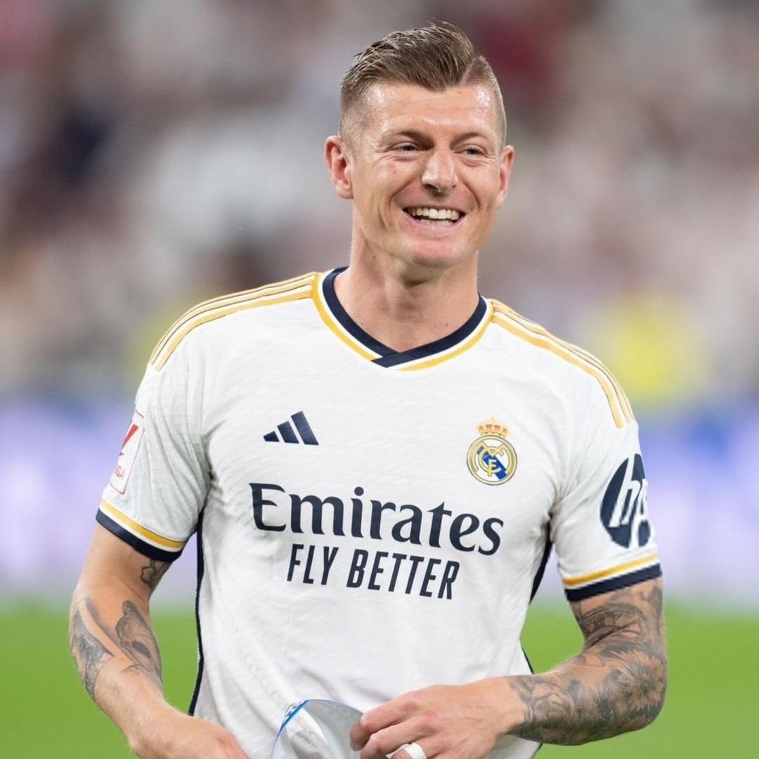 AdriRM33's tweet image. 🗣️ TONI KROOS: "Un jugador al que no le hayan pitado en el Santiago Bernabéu no es un gran jugador. Se puede decir que esto es el Real Madrid, probablemente no su mejor cara pero describe bastante bien lo que significa estar aquí, firmar aquí.

Siempre se elige a los grandes…