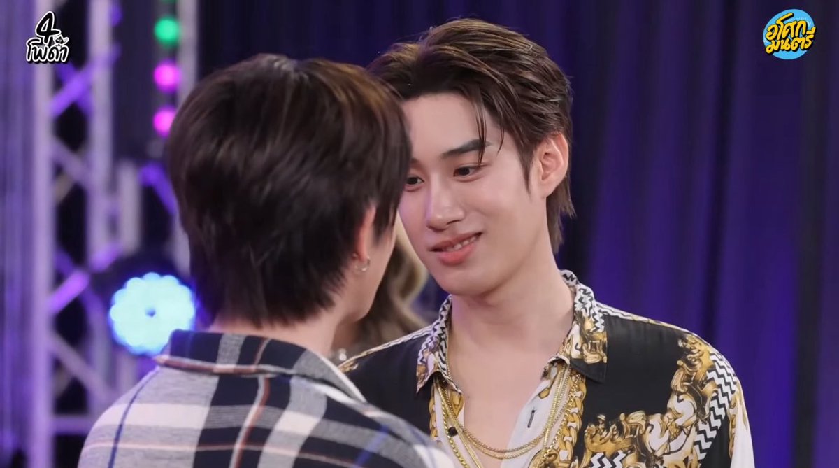 TleFirstoneTH's tweet image. ใครจอดรถขวางประตูบ้านคุณล้นฟ้า ป้าขอความกรุณาเลื่อนรถของท่านหน่อยนะคะ

4 PODUM X TLE FIRSTONE
#4โพดำxเติ้ลเฟิร์สวัน