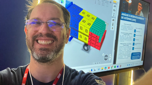 Why are students playing with 3D puzzles in class?🧩🎓
Because they're the next generation of logistics pros! 🚛 We’re proud to support education through our #EasyCargo for Schools program: 
✅ Free licenses for teachers 
✅ Free student access 
✅ Practical worksheets &amp; puzzles