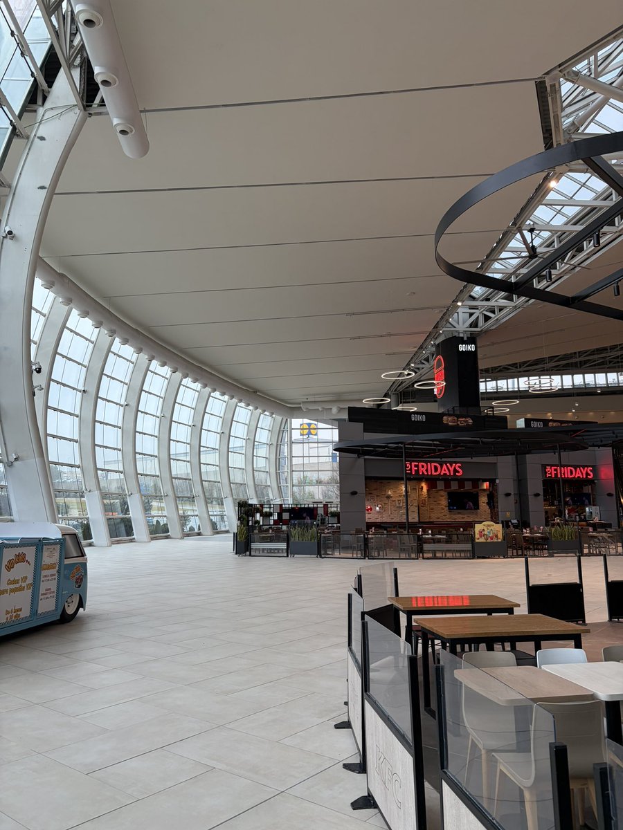 F1LTHYFLEET's tweet image. Rainy days calls for a shopping day &amp;amp; smash burgers in Madrid!! 🇪🇸 #Food #Explore #Traveler #fyp #traveling