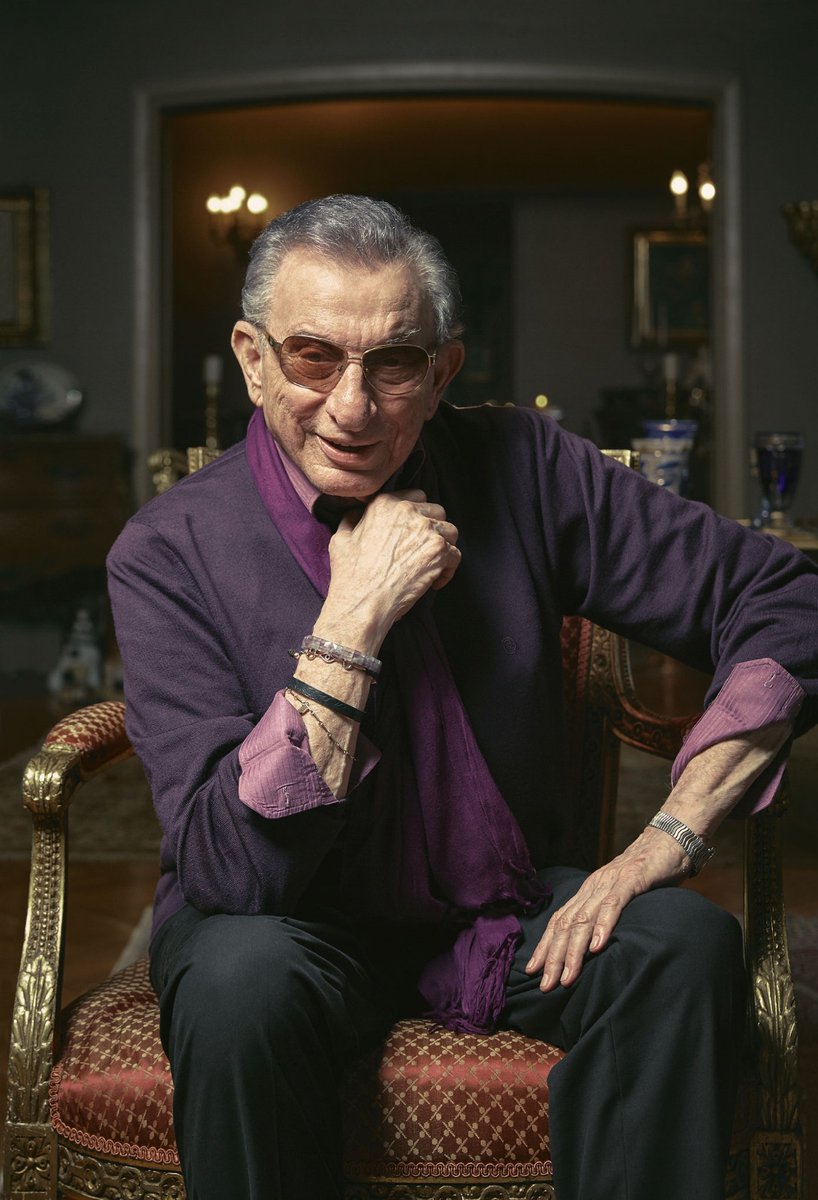 Türk tiyatrosunun duayen ismi; oyuncu, yönetmen, oyun yazarı, çevirmen ve eğitmen Ahmet Haldun Dormen’i 97 yaşında kaybetmenin derin üzüntüsü içindeyiz.

Sanatçımızın başta ailesine, öğrencilerine, tüm sanat camiasına ve tüm sevenlerine başsağlığı diliyoruz.