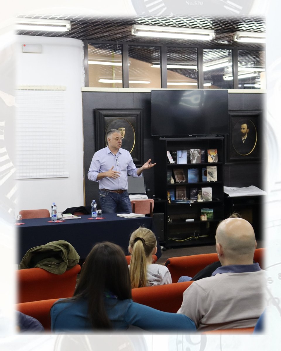 Став проф. Александра Кавчића:
Скраћивање школских часова на 30 минута није реформа, већ урушавање образовања. Ако деци недостаје пажња, мења се приступ и градиво. Ако наставници нису мотивисани, повећавају се плате и унапређују услови рада. Не уводе се хаотична решења која не