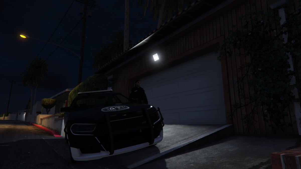 Die Hälfte der Woche ist geschafft, welche Fieberträume erleben wir heute? Schauen wir mal: twitch.tv/xdanidii. #LuckyV